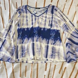 BLUE AND WHITE TIE DYE FLOWY TOP